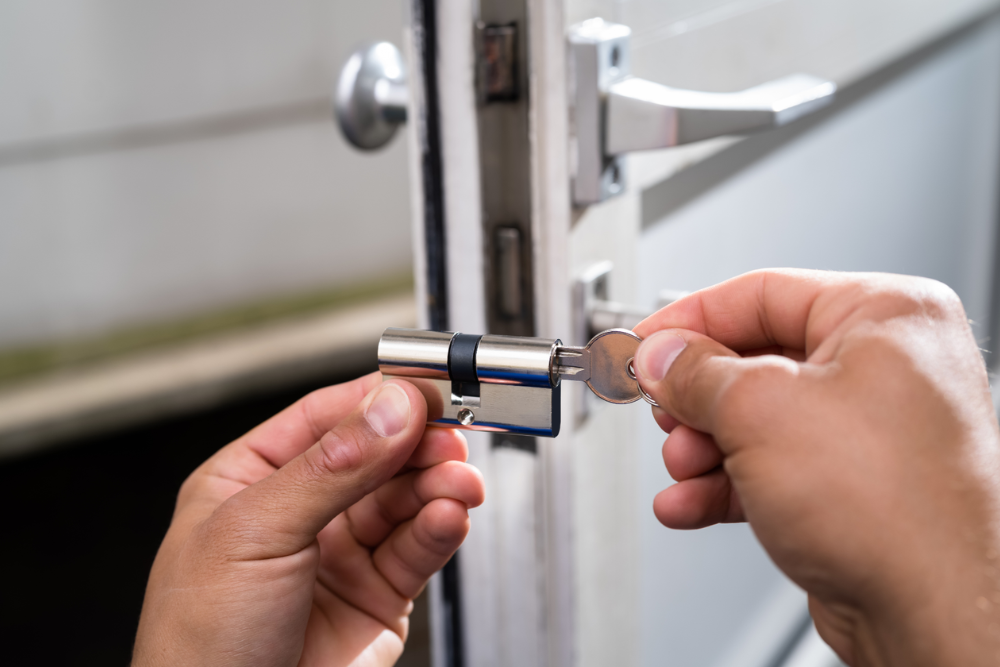 remplacement de serrures et de poignées serrurier à Bessan par Nab's Multiservices